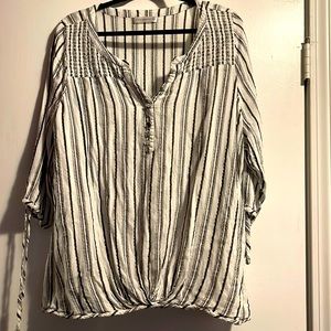 Lightweight dressy style 3/4 sleeve blouse